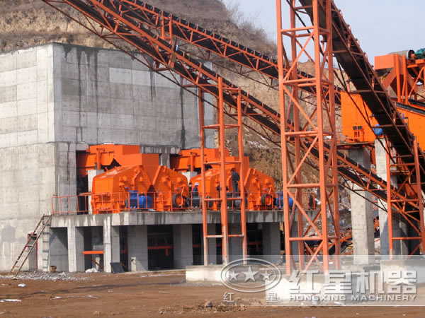 湖北宜昌花崗巖碎石生產(chǎn)線(xiàn)現(xiàn)場(chǎng) 湖北宜昌花崗巖碎石生產(chǎn)線(xiàn)現(xiàn)場(chǎng)