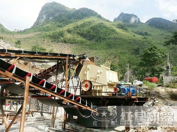 津巴布鵝卵石碎石生產(chǎn)線(xiàn)現(xiàn)場(chǎng) 津巴布鵝卵石碎石生產(chǎn)線(xiàn)現(xiàn)場(chǎng)