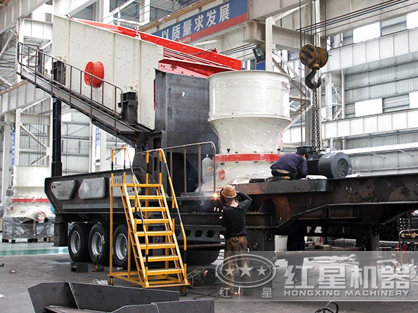 車(chē)載移動(dòng)式磕石機(jī)械:配圓錐破 車(chē)載移動(dòng)式磕石機(jī)械:配圓錐破