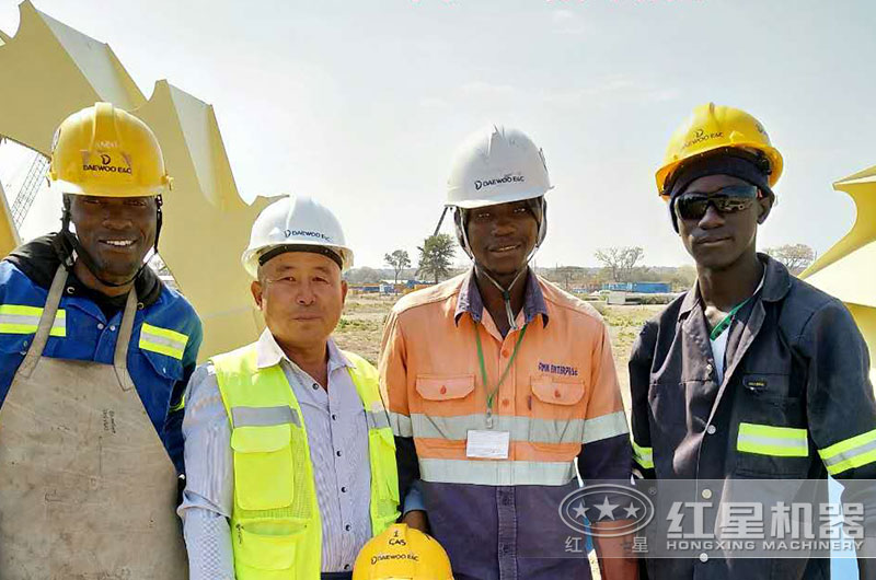 售后人員上門為贊比亞客戶提供服務(wù) 售后人員上門為贊比亞客戶提供服務(wù)