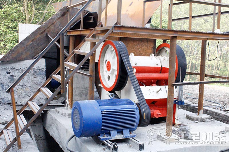 69鄂式破碎機作業現場圖 69鄂式破碎機作業現場圖