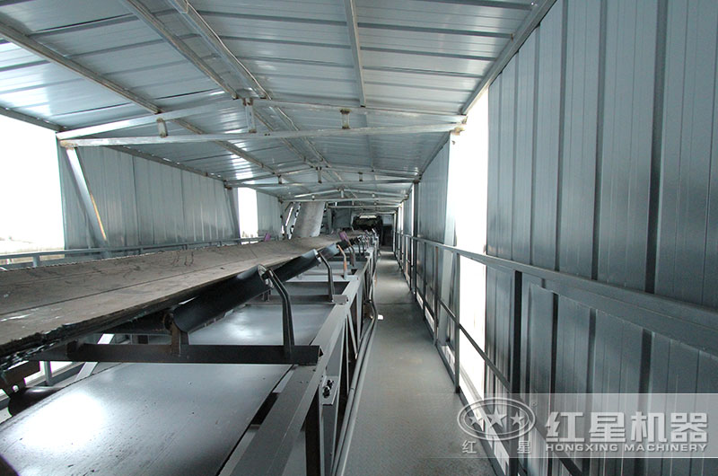 河南客戶皮帶輸送機，配置密封罩