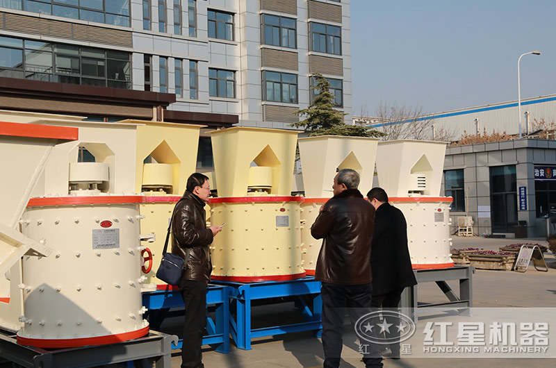 客戶來廠考察立式制砂機設備 客戶來廠考察立式制砂機設備