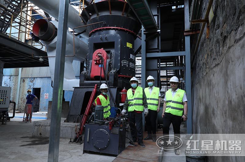 磨粉機(jī)生產(chǎn)現(xiàn)場 磨粉機(jī)生產(chǎn)現(xiàn)場